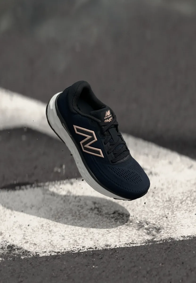 FRESH FOAM X EVOZ V4 - Laufschuh Straße - phantom