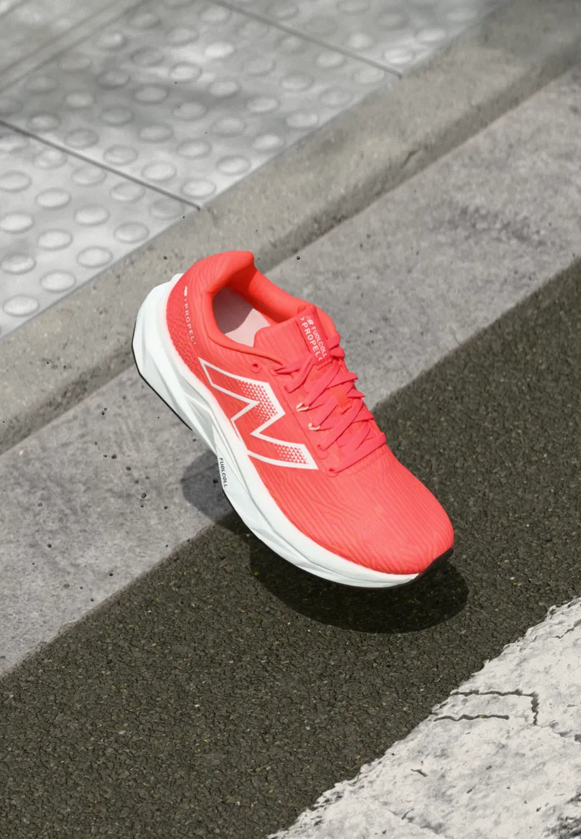 FUELCELL PROPEL V5 - Laufschuh Straße - urgent red
