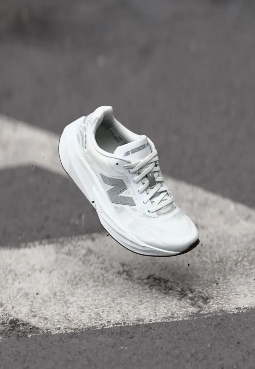 FUELCELL REBEL V5 - Laufschuh Straße - white/silver-coloured metallic