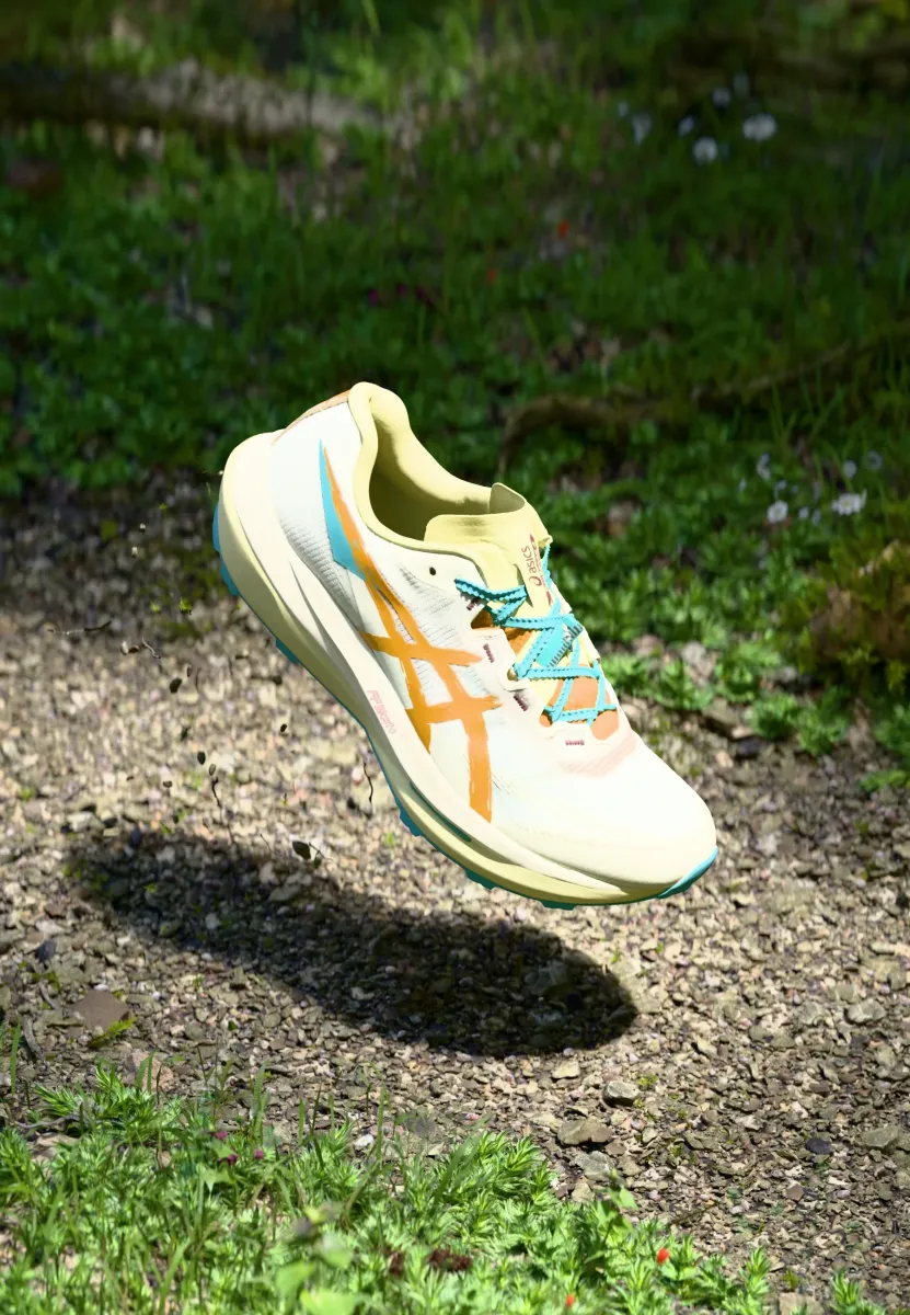 FUJI SPEED 4 UNISEX - Laufschuh Trail - cream/sandstorm