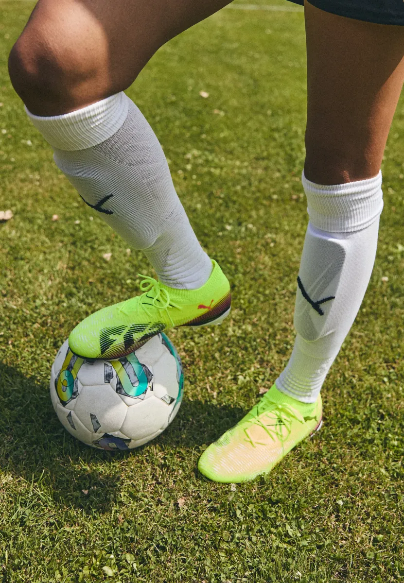 FUTURE 8 MATCH - Fußballschuhe Kunstrasen - yellow alert/aged silver/sun struck