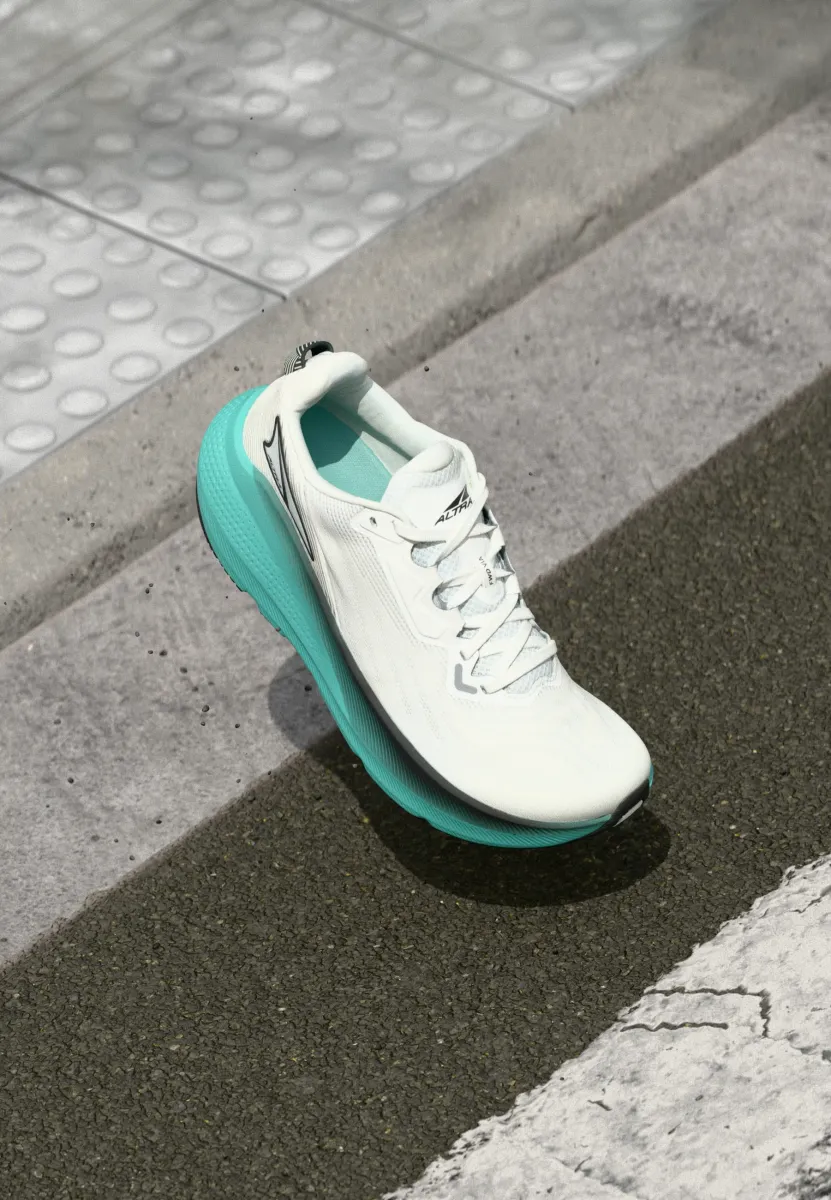 FWD VIA - Laufschuh Straße - white/green