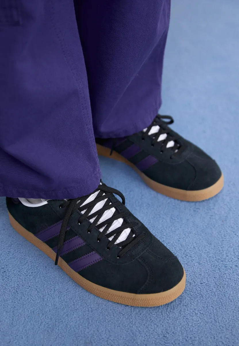 GAZELLE - Sneaker low - aurora plum/core black/ftwr white