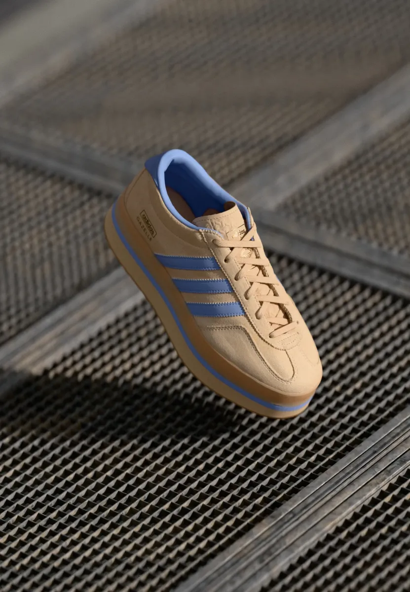 GAZELLE STACK - Sneaker low - halo blush/blue spark