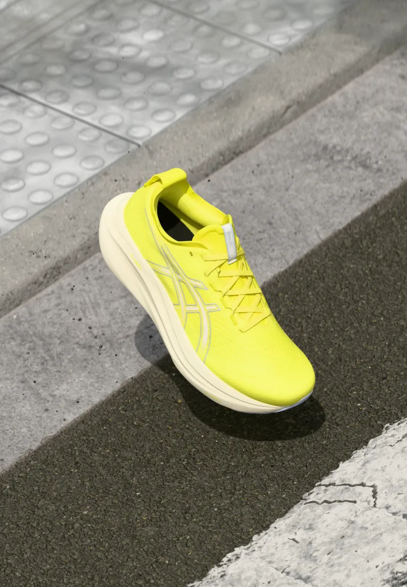 GEL NIMBUS 27 - Laufschuh Straße - citron/cream