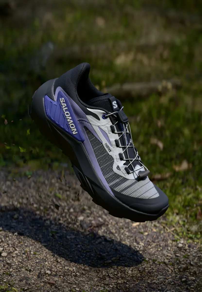 GENESIS - Laufschuh Trail - black/white/liberty