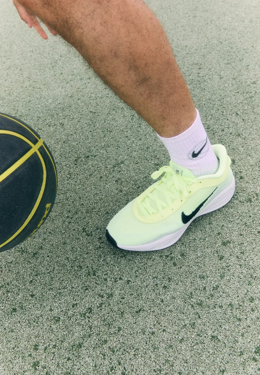 G.T. HUSTLE ACADEMY - Basketballschuh - barely volt/black/pure platinum-coloured