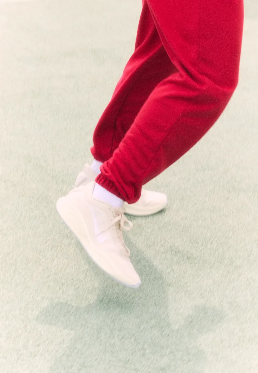 G.T. HUSTLE ACADEMY - Basketballschuh - oatmeal/white/coconut milk