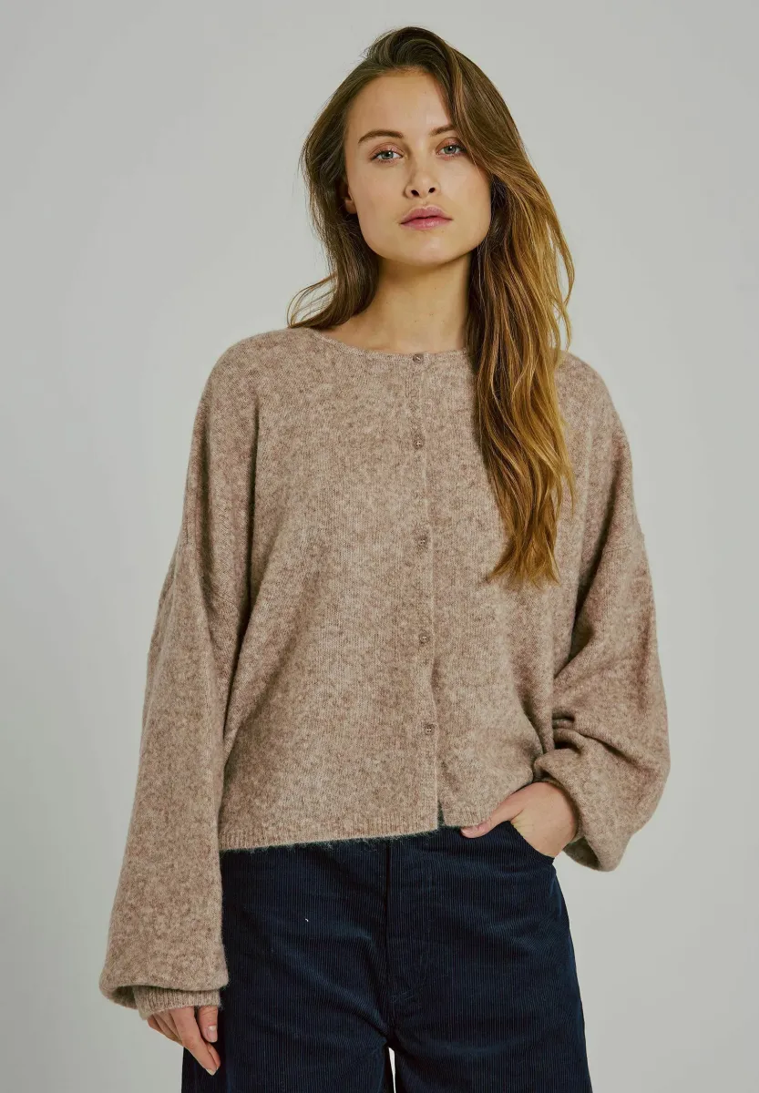 HALLI BUTTON - Strickjacke - camel