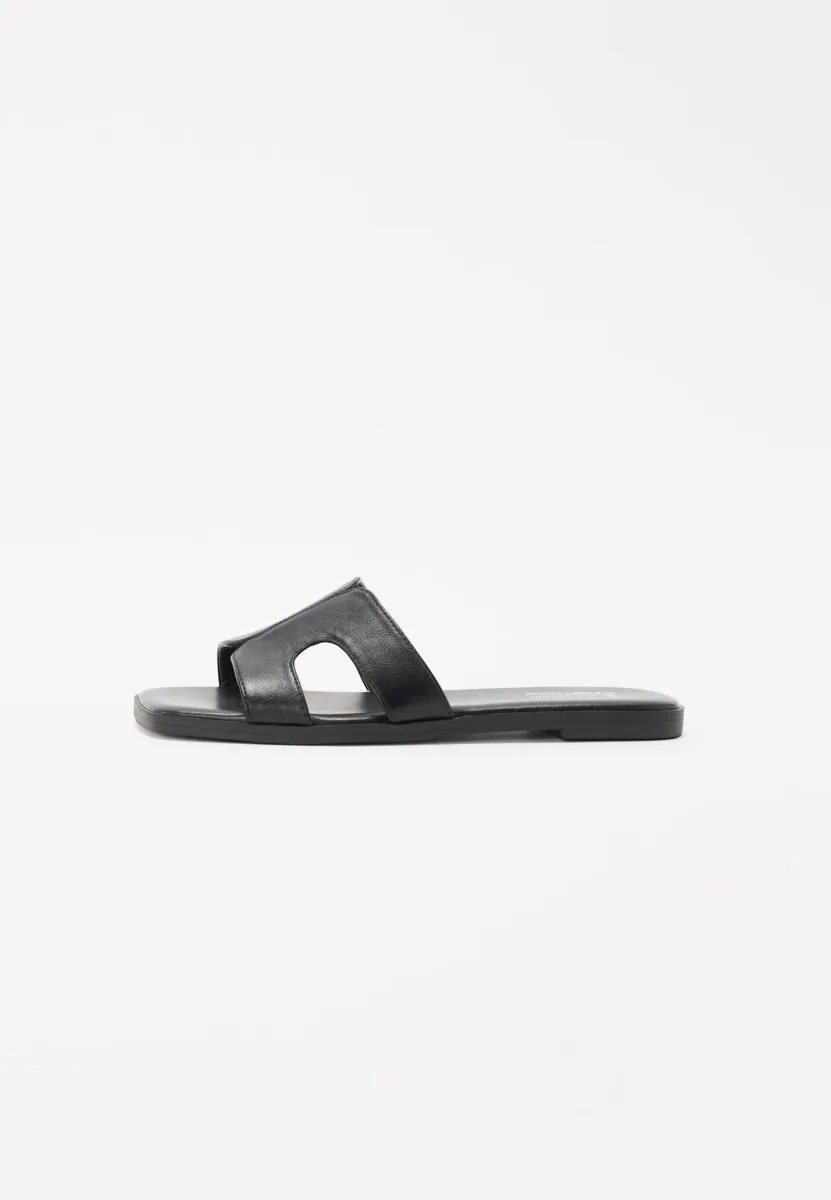 HAYLEE - Pantolette flach - black