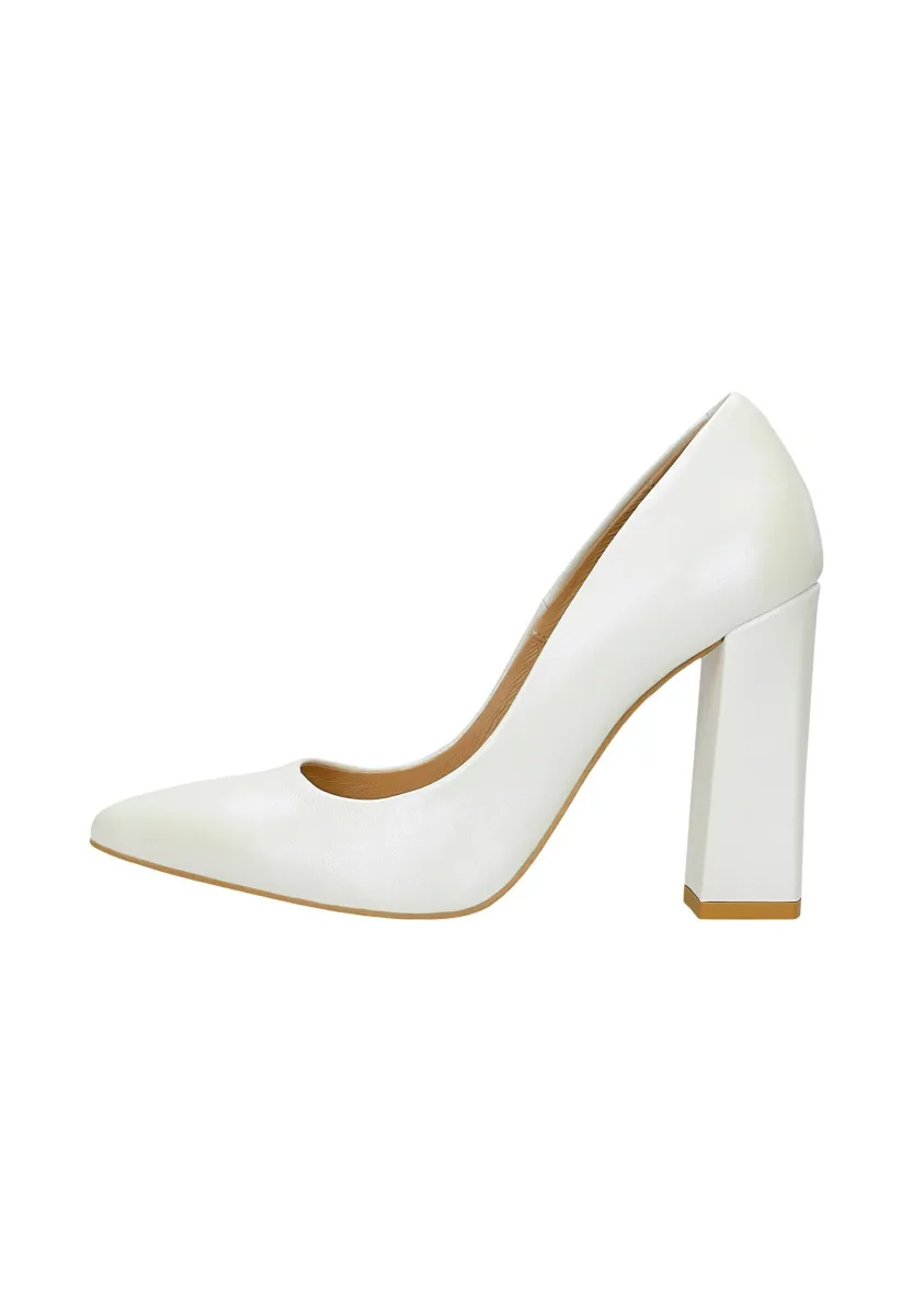 High Heel Pumps - white
