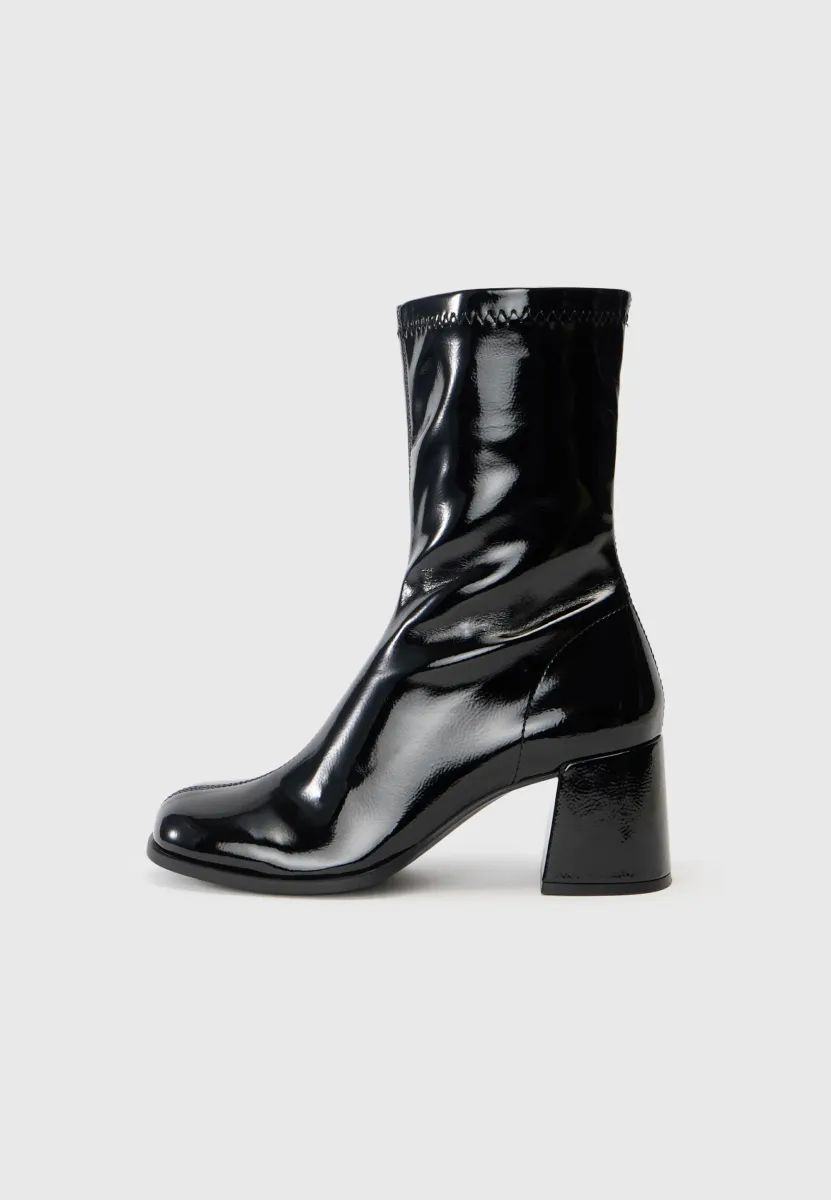 High Heel Stiefel - black
