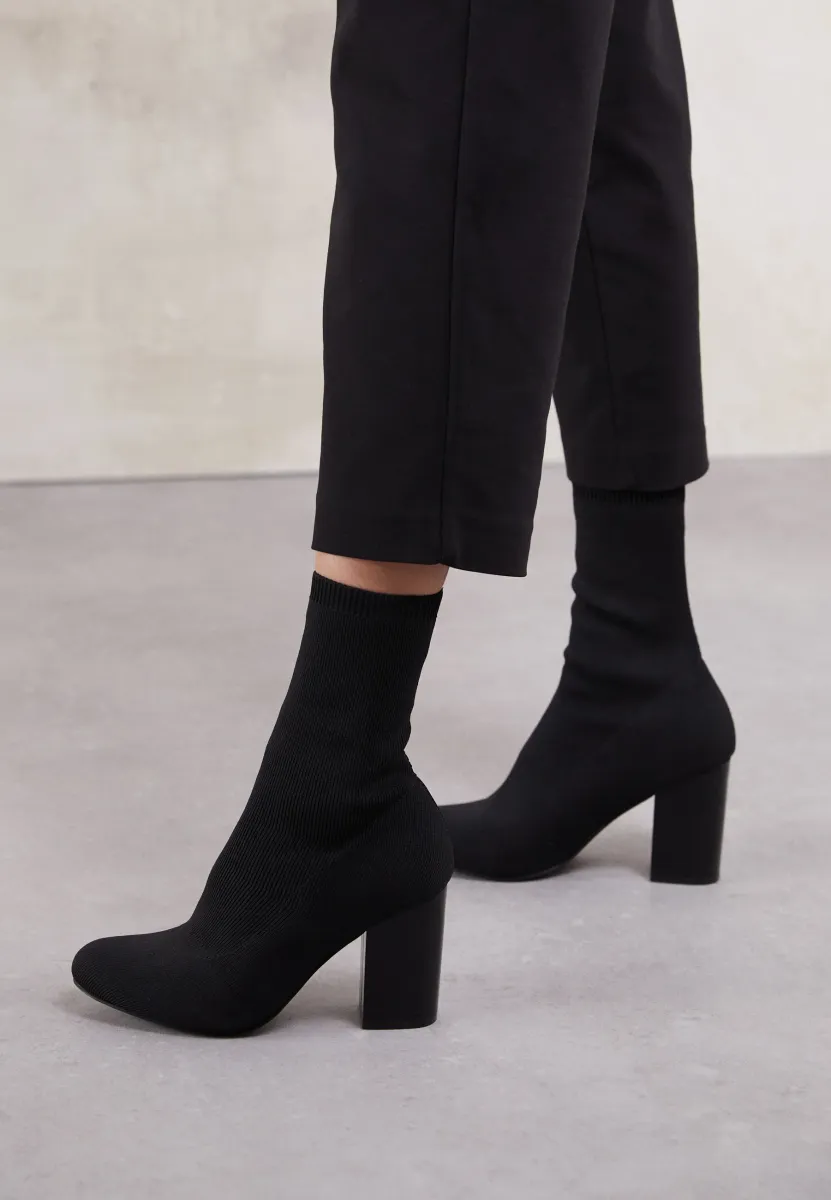 High Heel Stiefelette - black