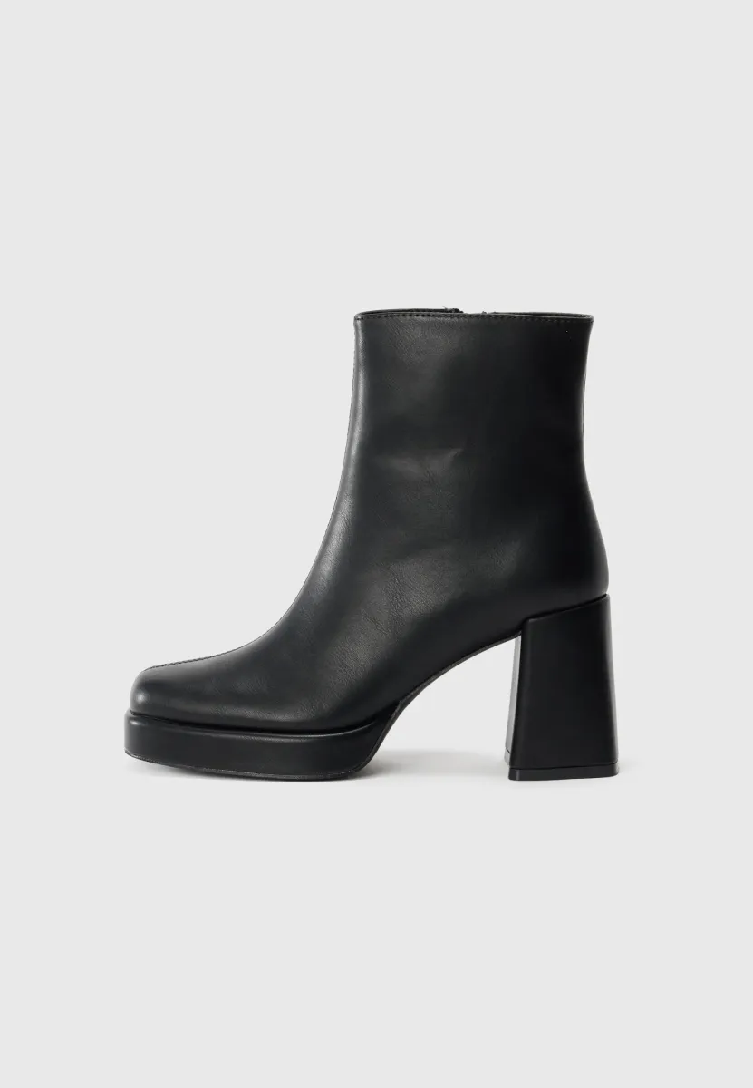High Heel Stiefelette - black