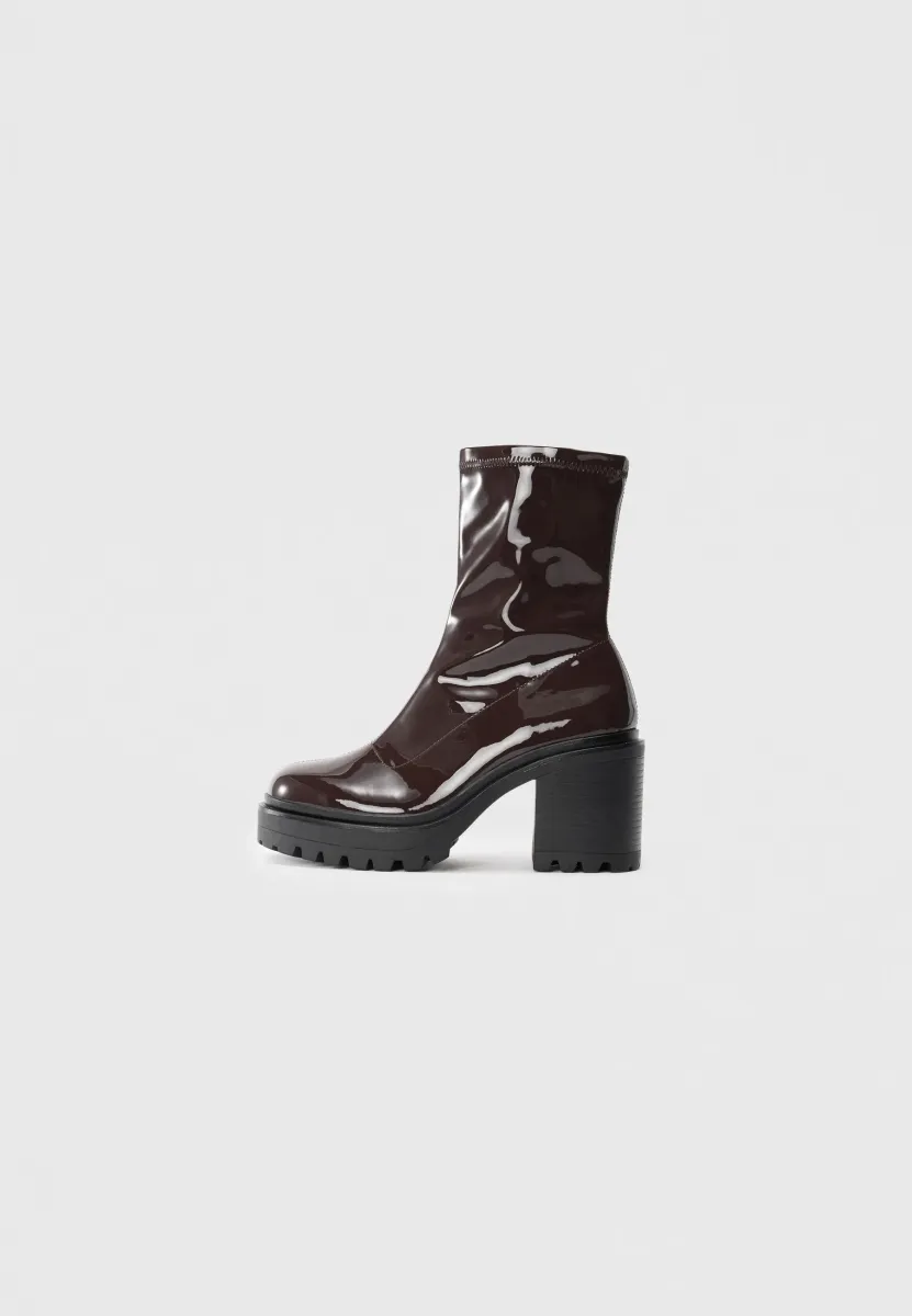High Heel Stiefelette - brown