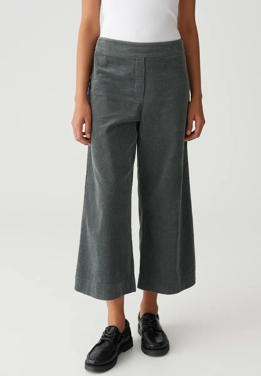 HIGH RISE CROPPED WIDE FIT CORD - Stoffhose - deep pine