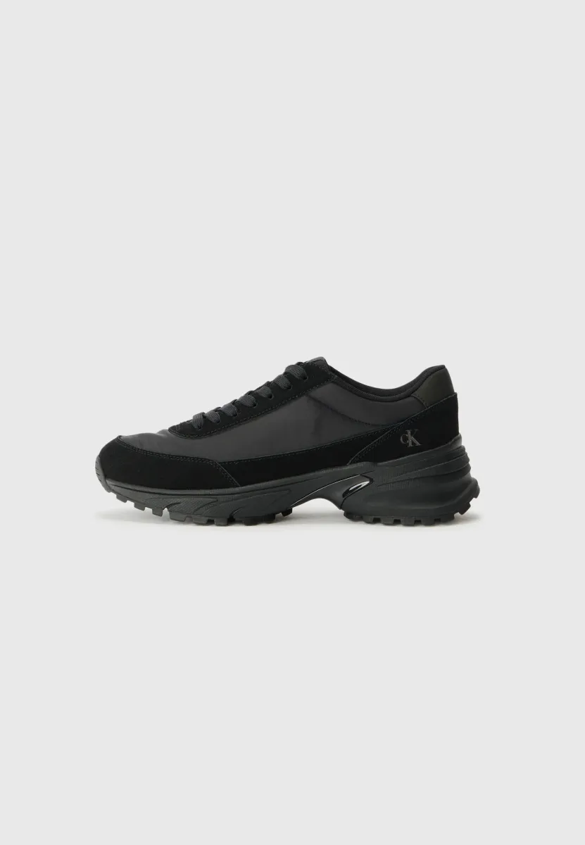 HIKE RUNNER CASUAL - Sneaker low - triple black
