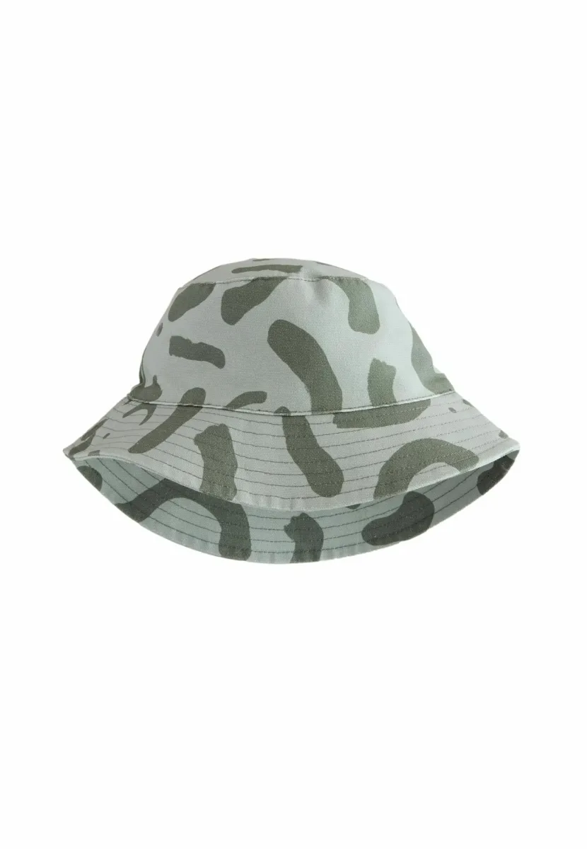 Hut - camo smile