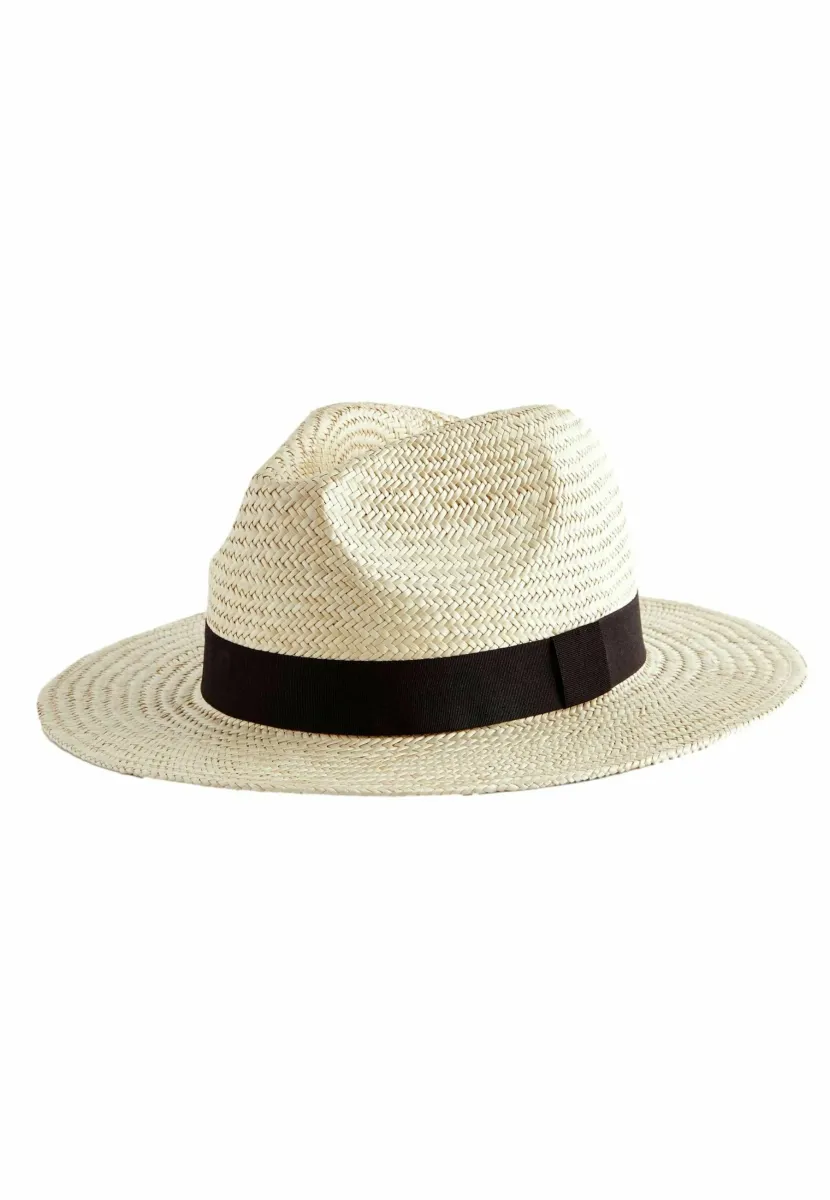 Hut - white straw