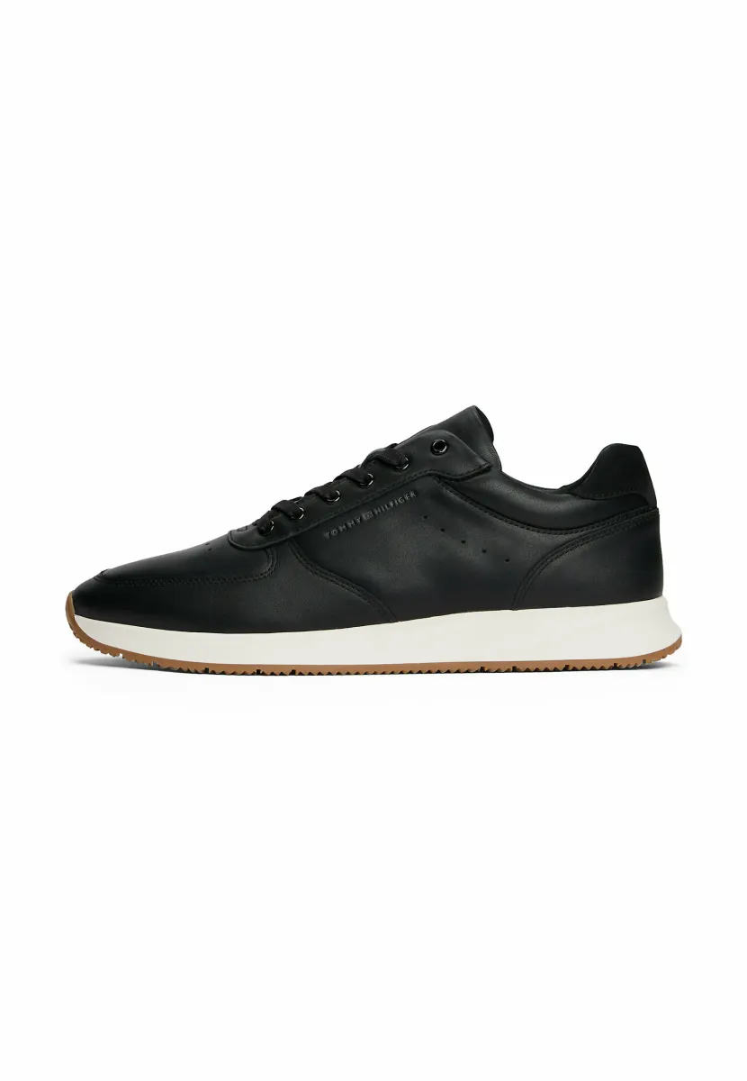 HYBRID - Sneaker low - black
