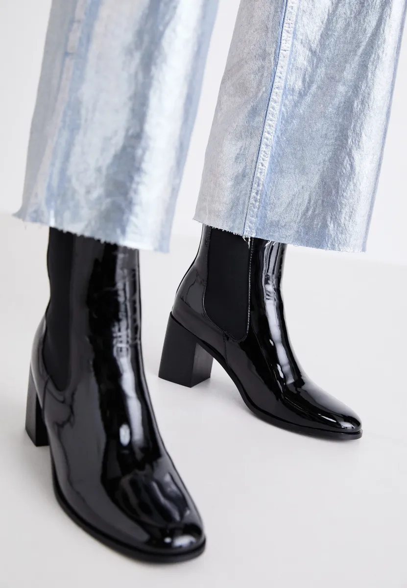 ILLEANA - Stiefelette - black