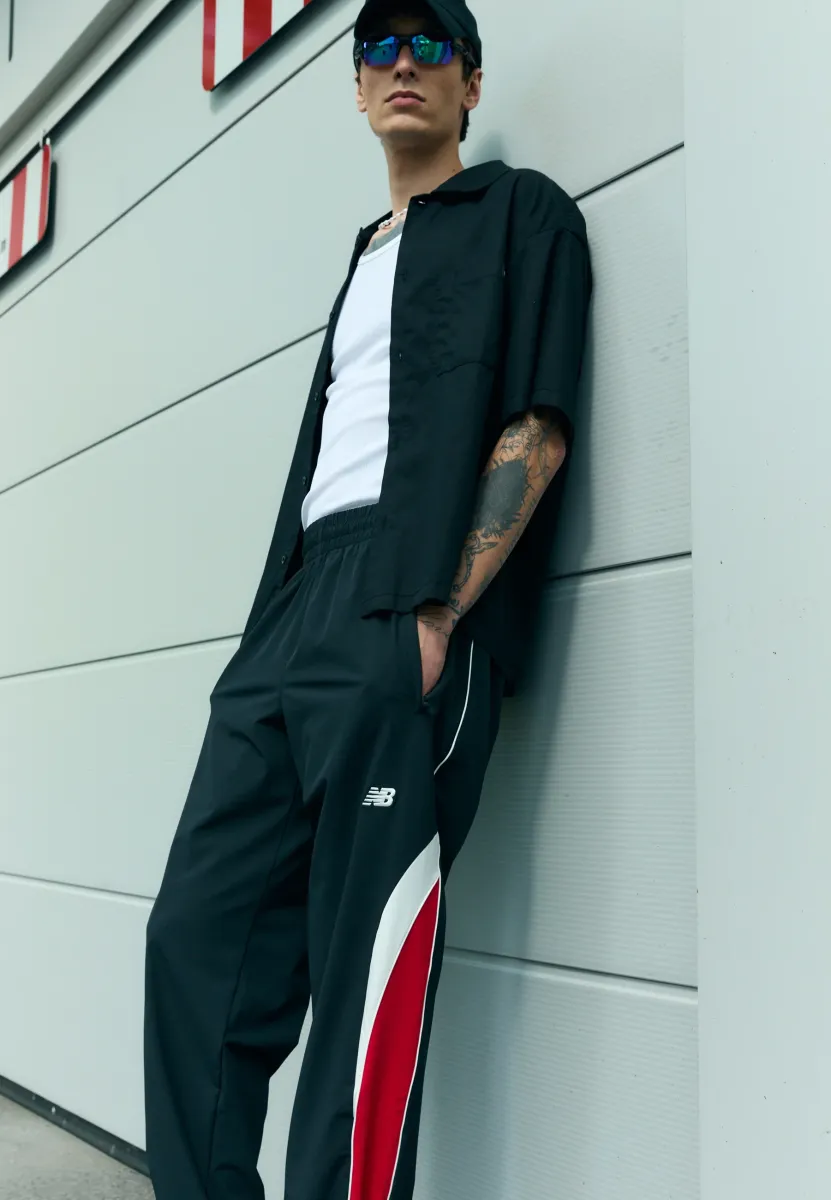 IN GAME TRACK PANT - Jogginghose - black