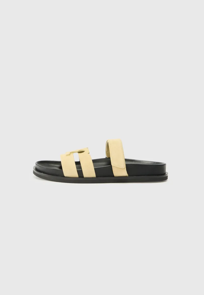 INES - Pantolette flach - praline/perfect black