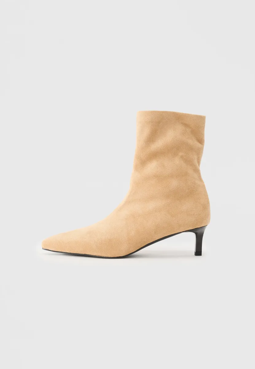 INNIKA - Ankle Boot - camel