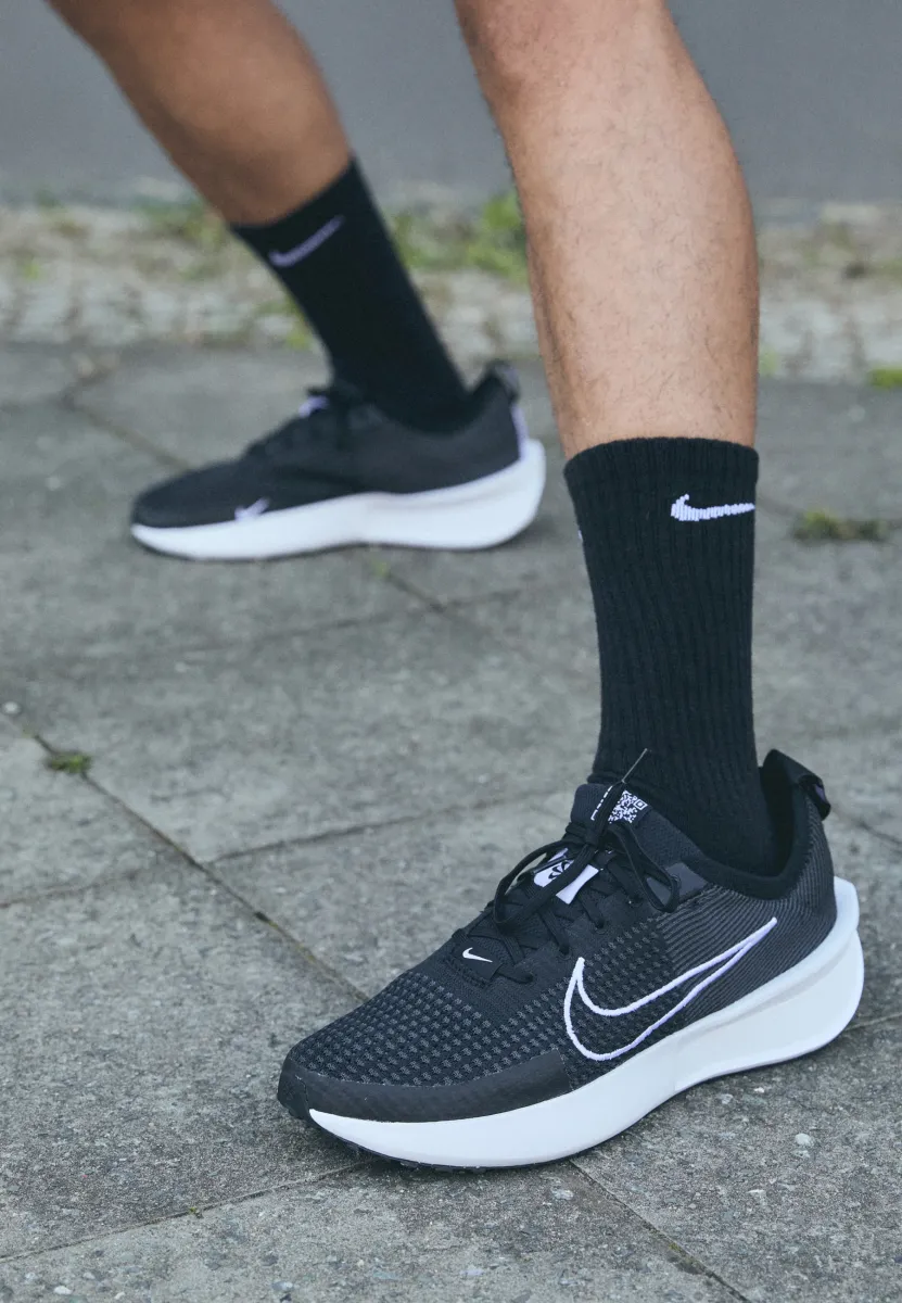 INTERACT RUN - Laufschuh Trail - black/white/anthracite