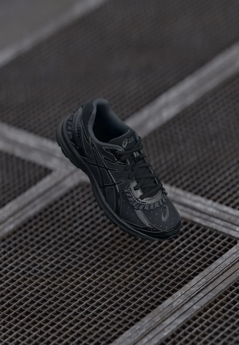 JOG 100S UNISEX - Sneaker low - black