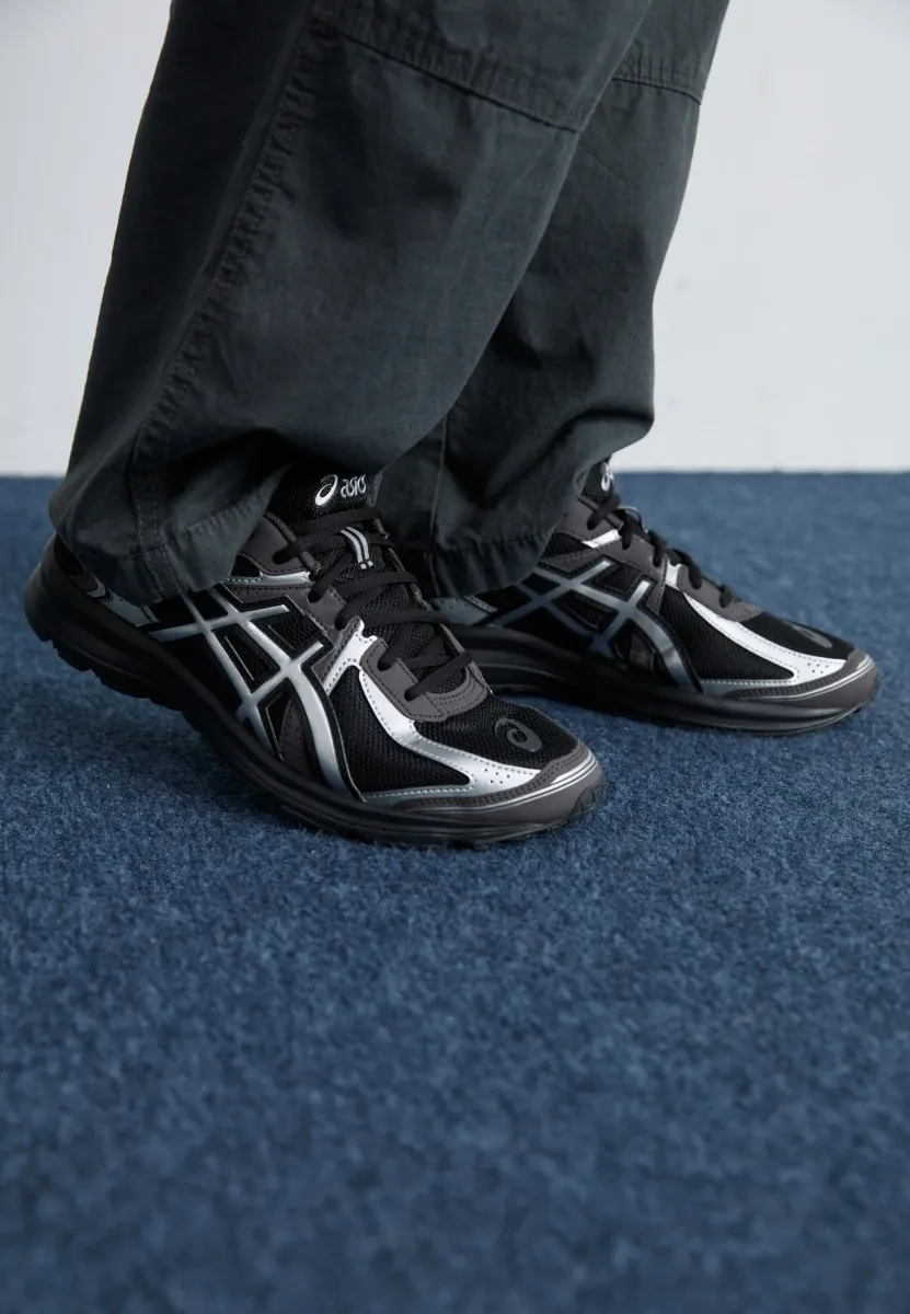 JOG 100S UNISEX - Sneaker low - black/pure silver