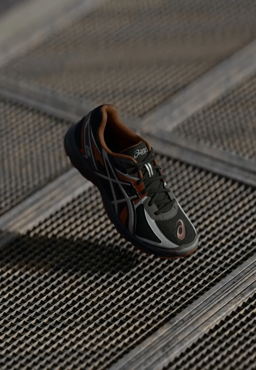 JOG 100S UNISEX - Sneaker low - black/pure silver