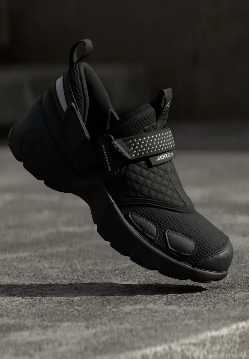 JORDAN TRUNNER LX - Sneaker low - black