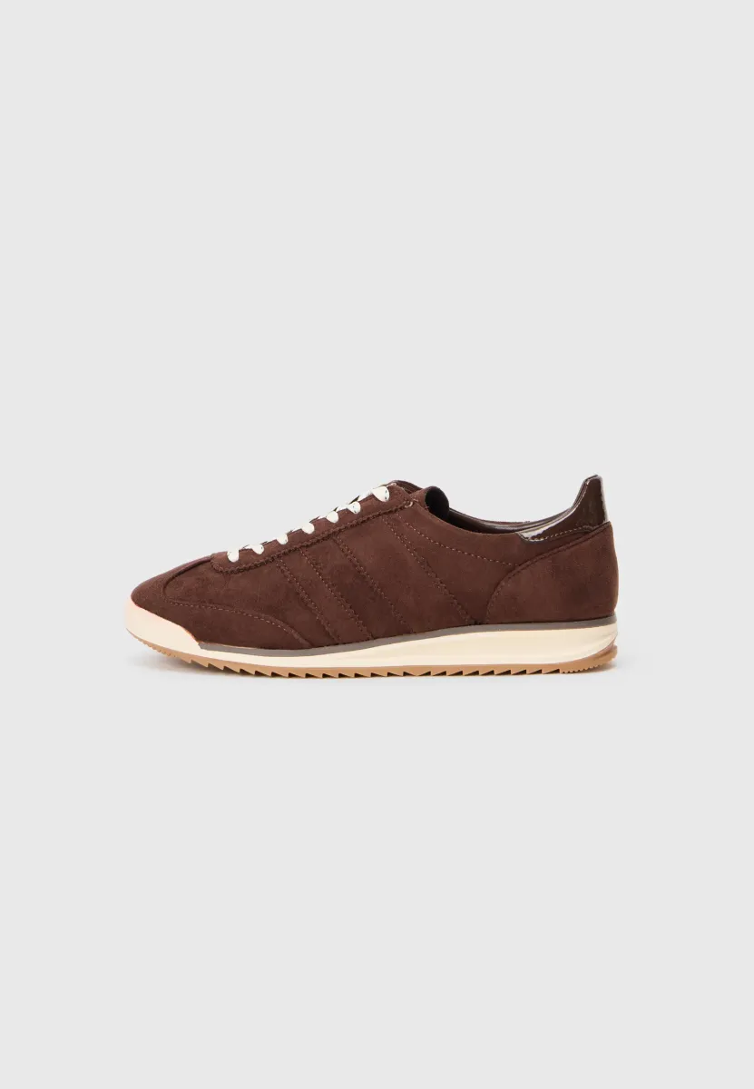 JUMPER - Sneaker low - chocolate