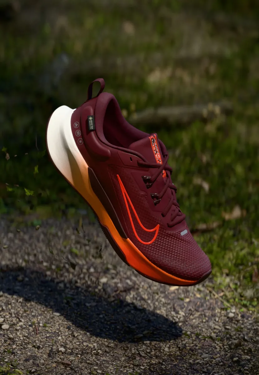 JUNIPER - Laufschuh Trail - dark team red/hyper crimson/burgundy crush/sail
