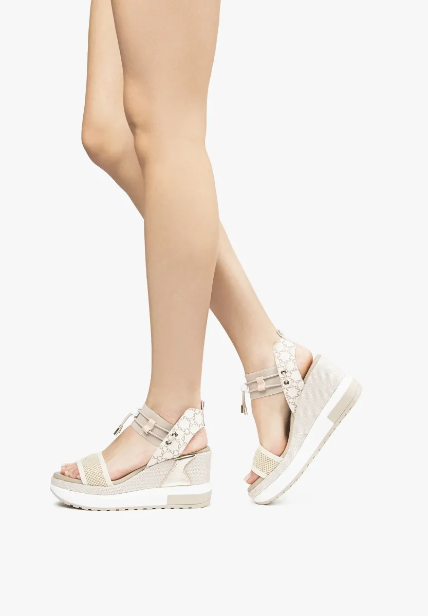 Keilsandalette - latte
