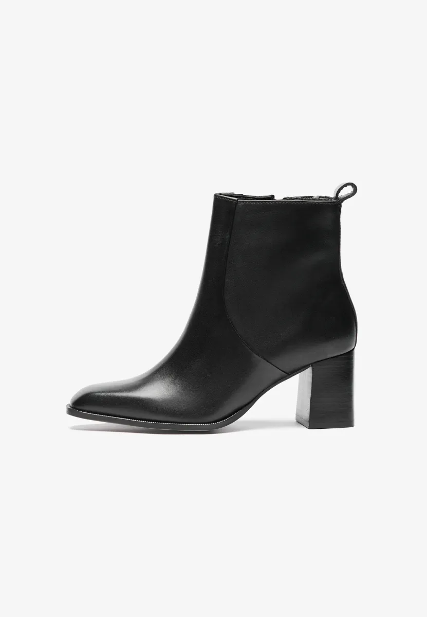 Keilstiefelette - black
