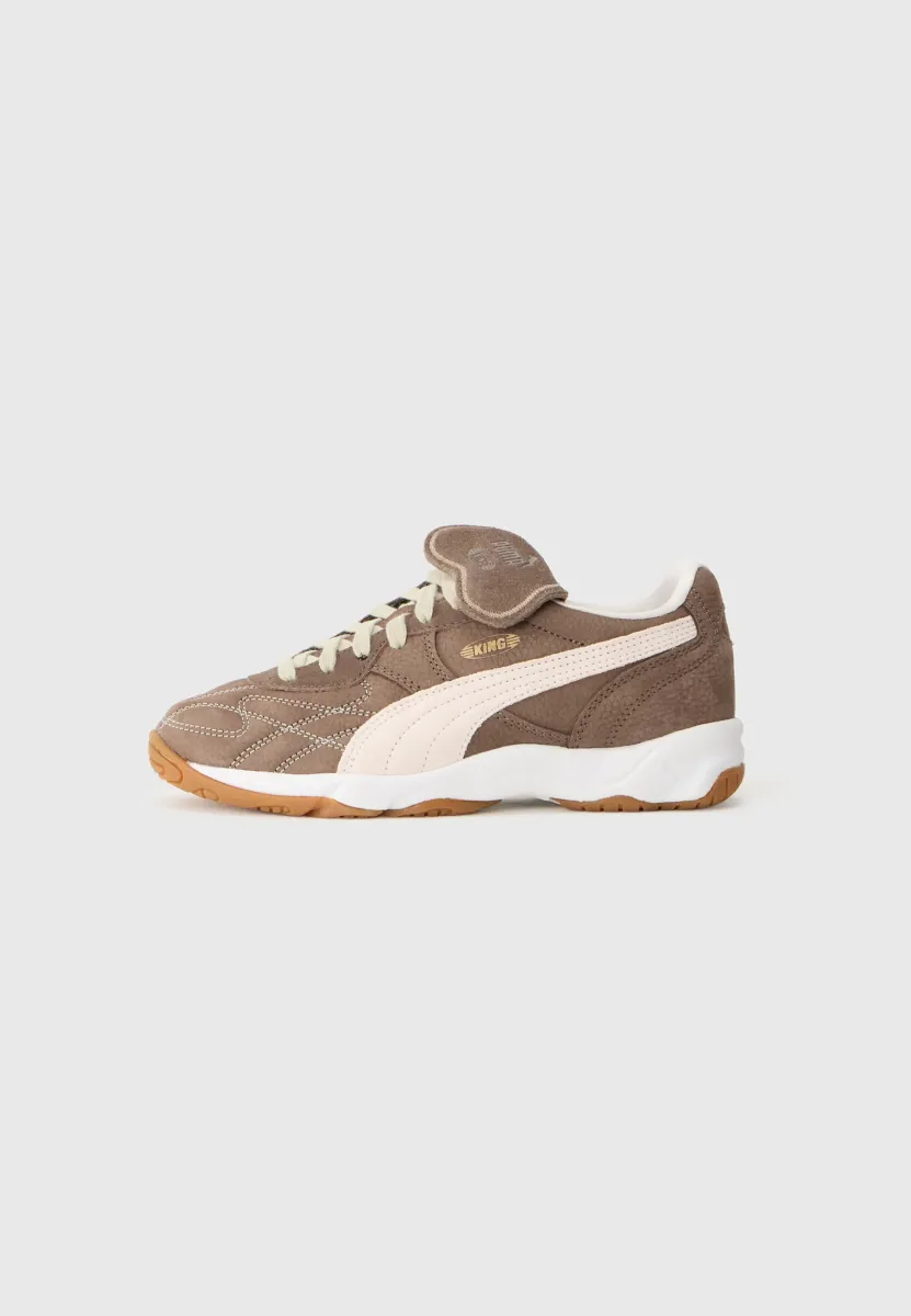 KING INDOOR WINE CLUB - Sneaker low - bronze-coloured/white