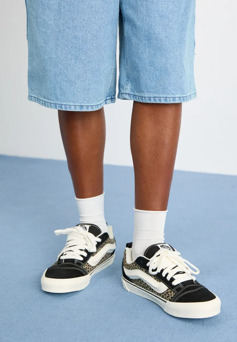 KNU SKOOL - Sneaker low - black