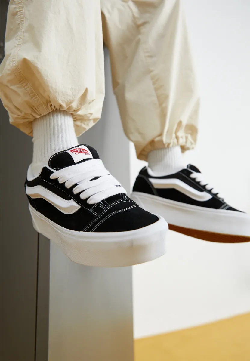 KNU STACK - Skateschuh - black/true white