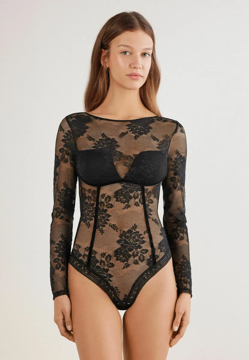 La Femme Fatale
 - Body - black