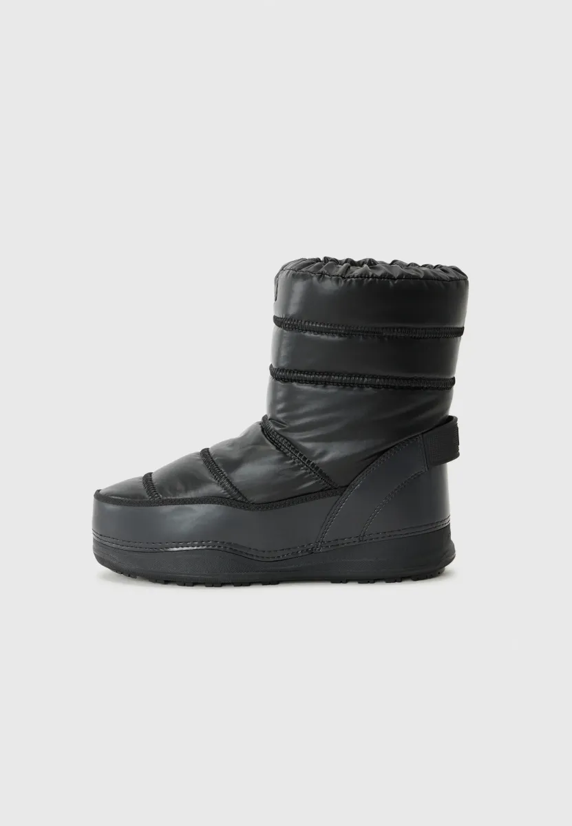 LA PLAGNE - Snowboot/Winterstiefel - black