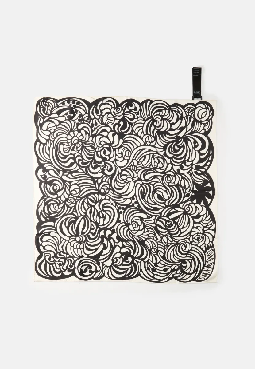 LAUHTUA SUNNUNTAI - Tuch - off white/black