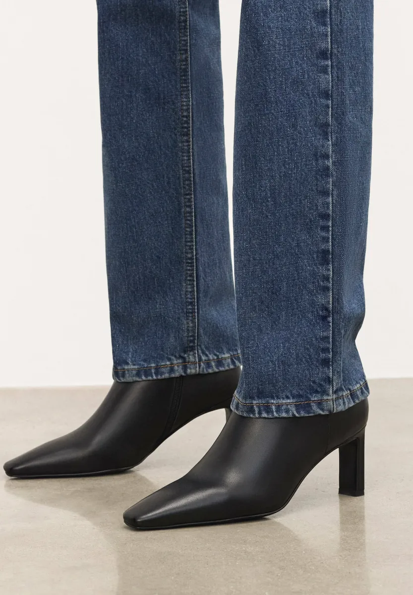 LAURYN - Ankle Boot - black