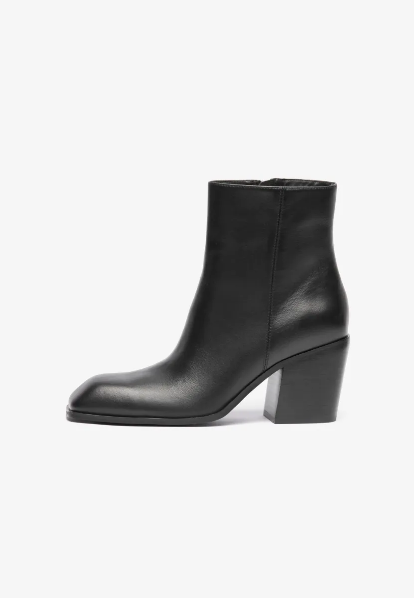 LEATHER - High Heel Stiefelette - black