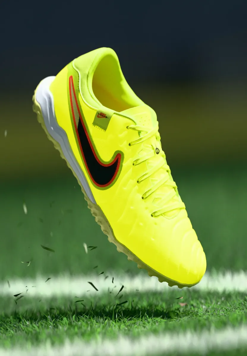 LEGEND 10 ACADEMY TF - Fußballschuhe für festen Untergrund - volt/black
