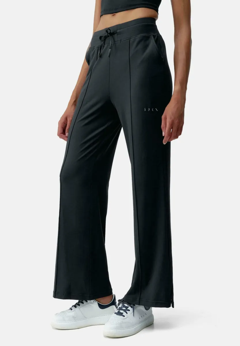 LEILA - Jogginghose - black