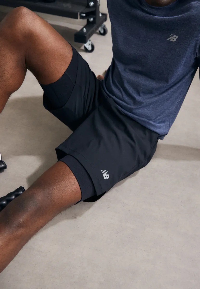 LINED SHORT - Kurze Sporthose - black