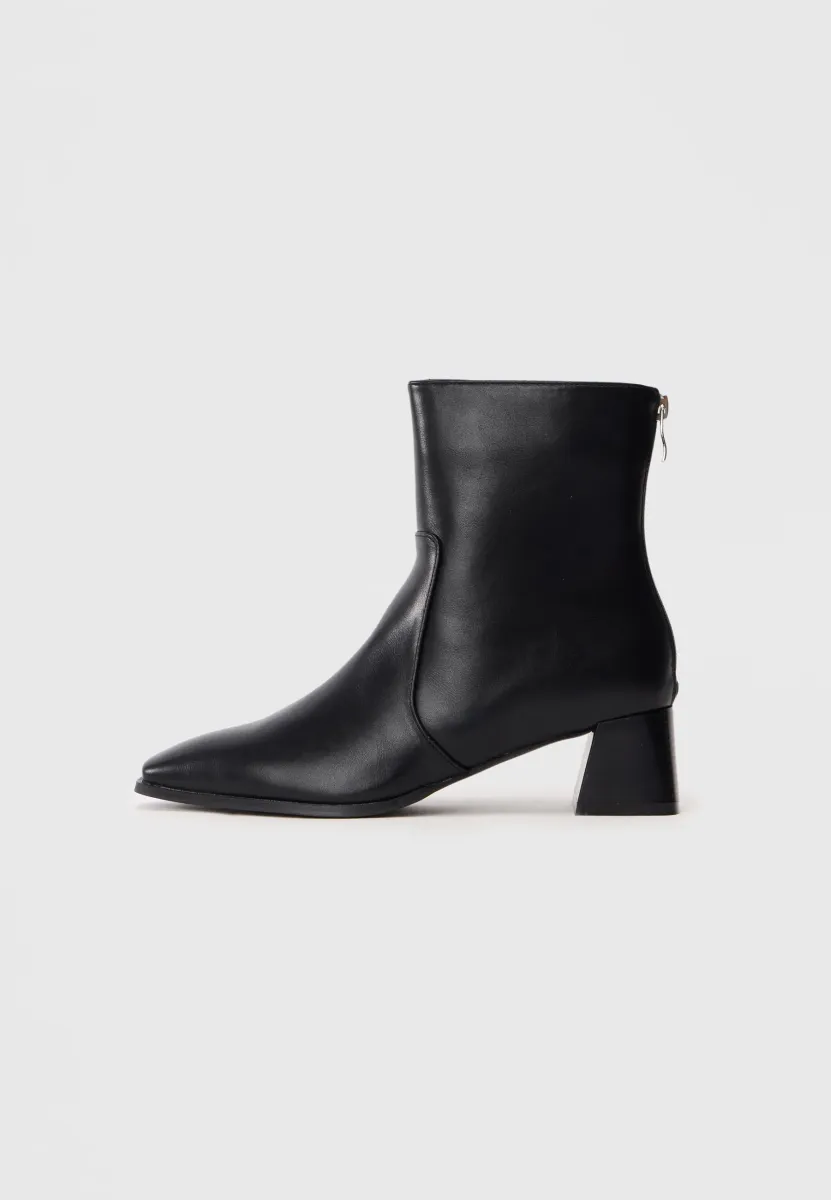 LIVVIE - Ankle Boot - black