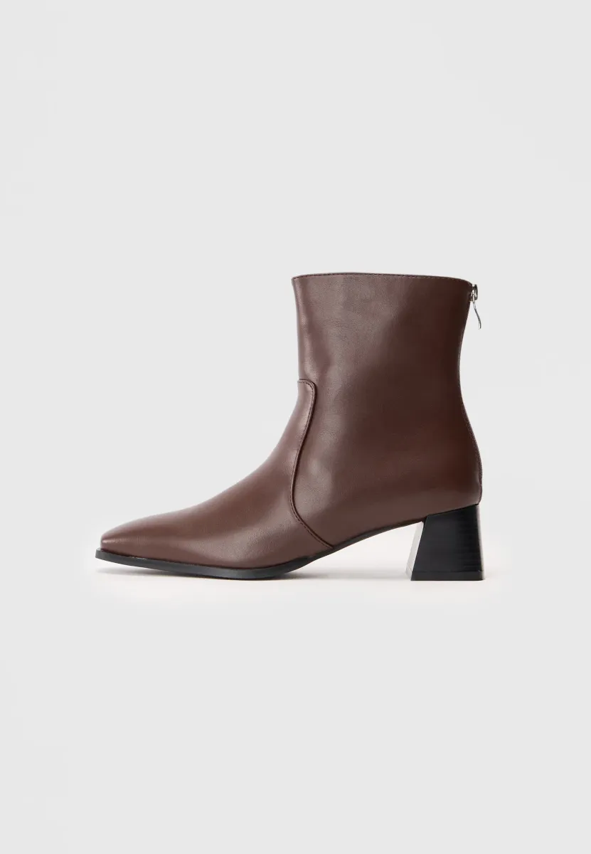 LIVVIE - Ankle Boot - brown